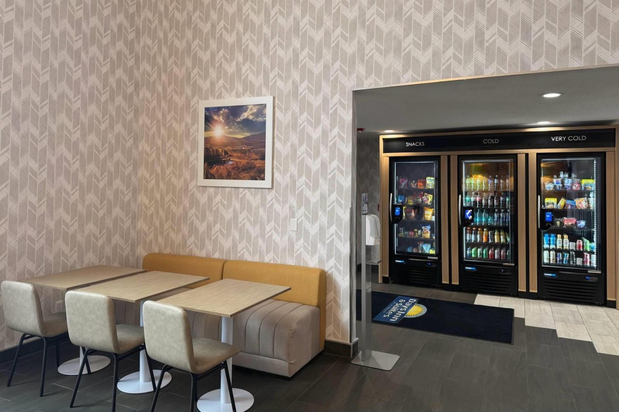 Days Inn & Suites By Wyndham Уосо Экстерьер фото